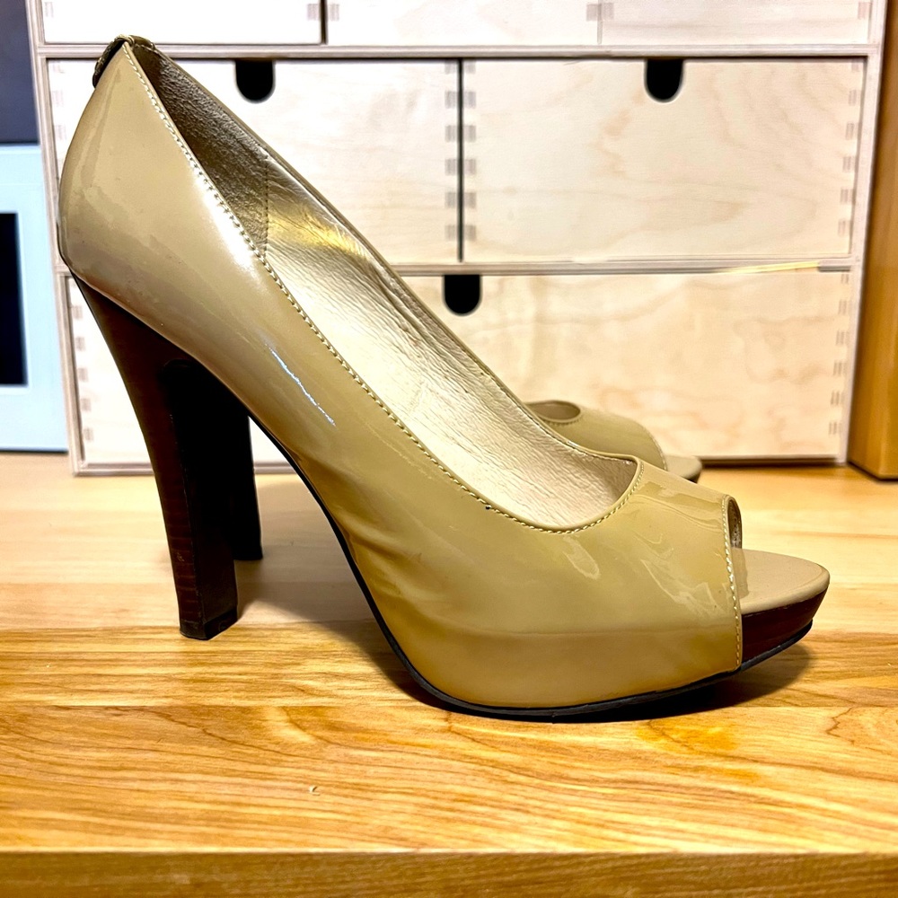 Michael Kors Peep Toe size 8.5